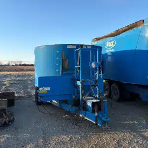 Front view of PATZ 420 TMR Trailer Mixer.